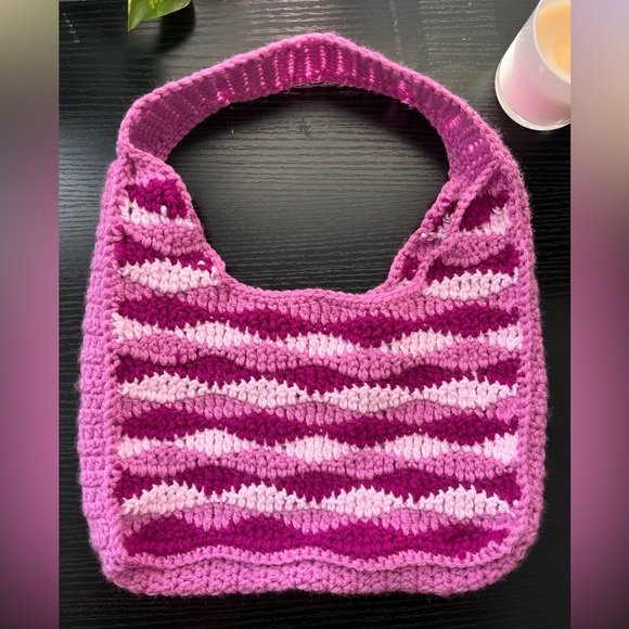 Wavy Crochet Shoulder Bag - Picture 3 of 3
